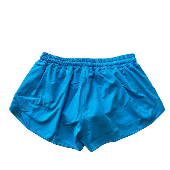Lululemon Hotty Hot Low-Rise Lined Short 2.5" Size 10 New with tags Kayak Blue - Picture 2 of 3